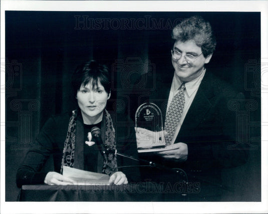1994 Actors Harold Ramis & Nora Dunn of TV Show Saturday Night Live Press Photo - Historic Images