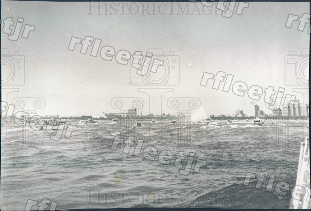 1959 Chicago, Illinois Boats Chasing Queen Elizabeth&#39;s Barge Press Photo adr93 - Historic Images