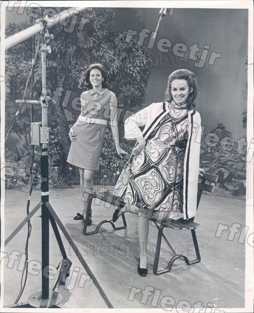 1968 Denver, CO Models Mrs Donald Ringsby &amp; Mrs. Neil King Press Photo ads169 - Historic Images