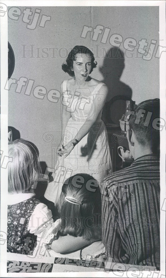 1958 Aurora, CO Speechmaker Mrs George Rienks & Children Press Photo ads275 - Historic Images
