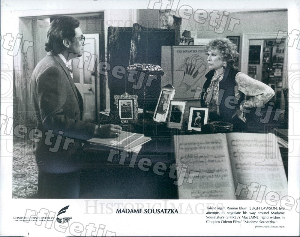 1988 Actors Shirley MacLaine &amp; Leigh Lawson Press Photo ads383 - Historic Images