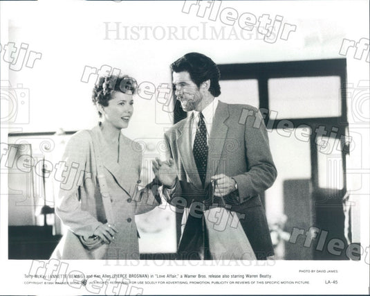 1994 Hollywood Actors Annette Bening & Pierce Brosnan Press Photo ads401 - Historic Images