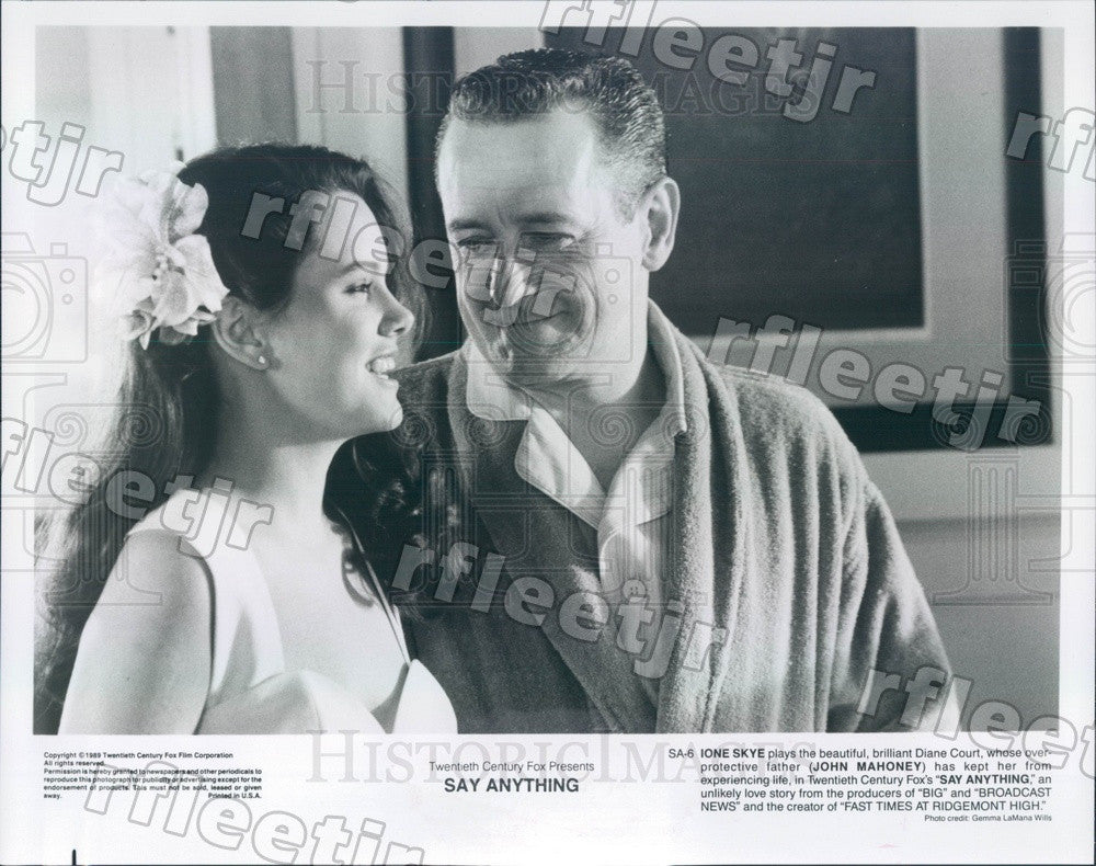 1989 Actors John Mahoney &amp; Ione Skye in Film Say Anything Press Photo adt377 - Historic Images