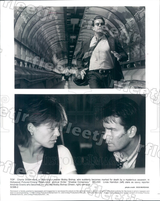 1996 Actors Charlie Sheen & Linda Hamilton in Film Press Photo adt397 - Historic Images