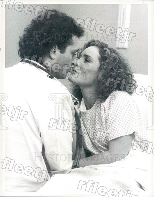 1986 Actors Howie Mandel & Ellen Bry on TV Show St. Elsewhere Press Photo adt445 - Historic Images