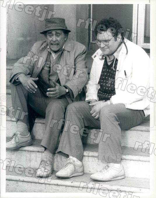 1986 Actors Stephen Furst, Louis Nye on TV Show St. Elsewhere Press Photo adt467 - Historic Images