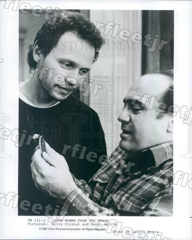 1987 Actors Danny DeVito &amp; Billy Crystal in Film Throw Momma Press Photo adu189 - Historic Images