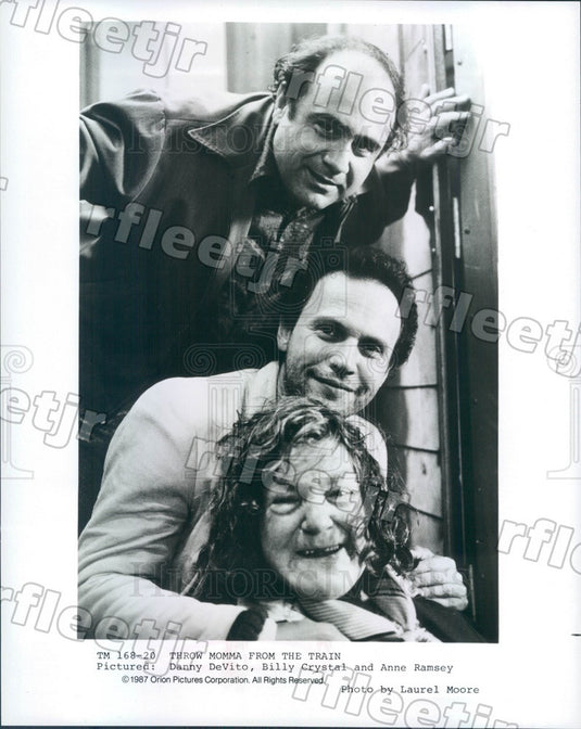 1987 Actors Danny DeVito, Billy Crystal, Anne Ramsey in Film Press Photo adu203 - Historic Images