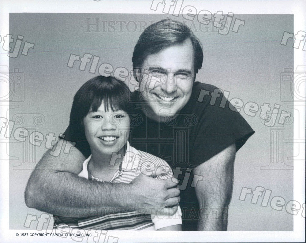 1987 Actors Ernie Reyes Jr &amp; Gil Gerard on TV Show Sidekicks Press Photo adu403 - Historic Images