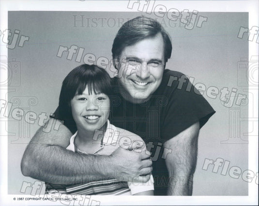 1987 Actors Ernie Reyes Jr & Gil Gerard on TV Show Sidekicks Press Photo adu403 - Historic Images