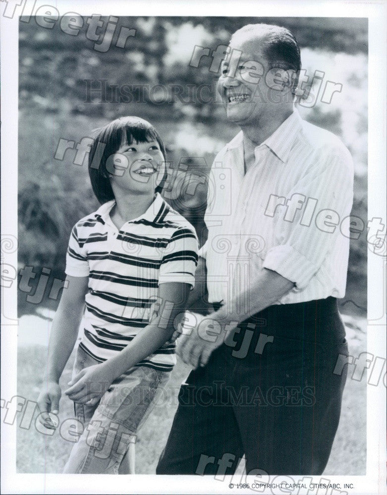 1986 Actors Ernie Reyes Jr &amp; Keye Luke on TV Show Sidekicks Press Photo adu409 - Historic Images