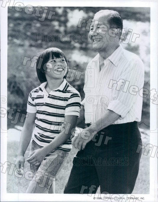 1986 Actors Ernie Reyes Jr & Keye Luke on TV Show Sidekicks Press Photo adu409 - Historic Images