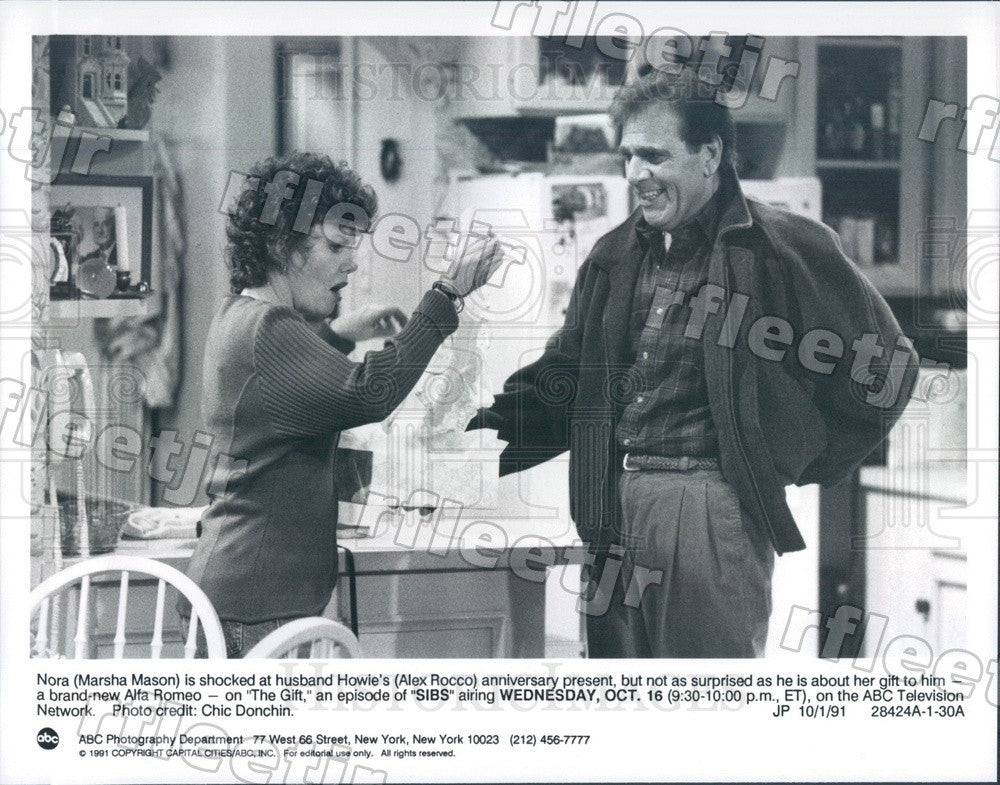 1991 Actors Marsha Mason &amp; Alex Rocco on TV Show Sibs Press Photo adu427 - Historic Images