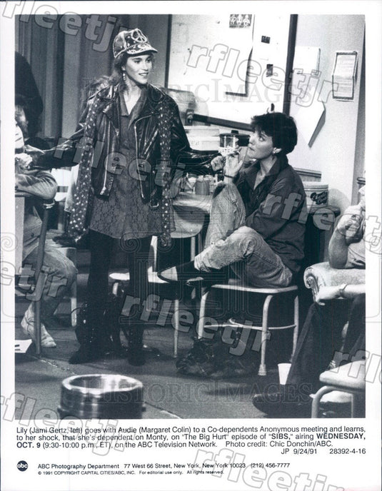 1991 Actors Margaret Colin & Jami Gertz on TV Show Sibs Press Photo adu431 - Historic Images