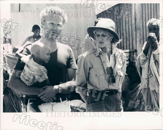 1985 Chicago, IL News Anchor Mary Ann Childers in Ethiopia Press Photo adv37 - Historic Images