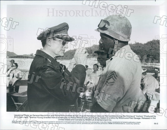 1982 Oscar Winning Actor Laurence Olivier & Richard Roundtree Press Photo adv457 - Historic Images