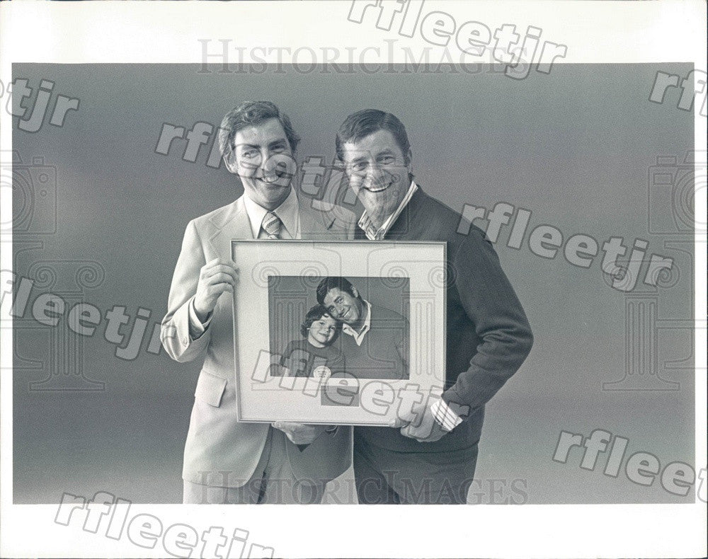 1975 Actor Jerry Lewis &amp; Al Golin, Cooper &amp; Golin President Press Photo adv511 - Historic Images