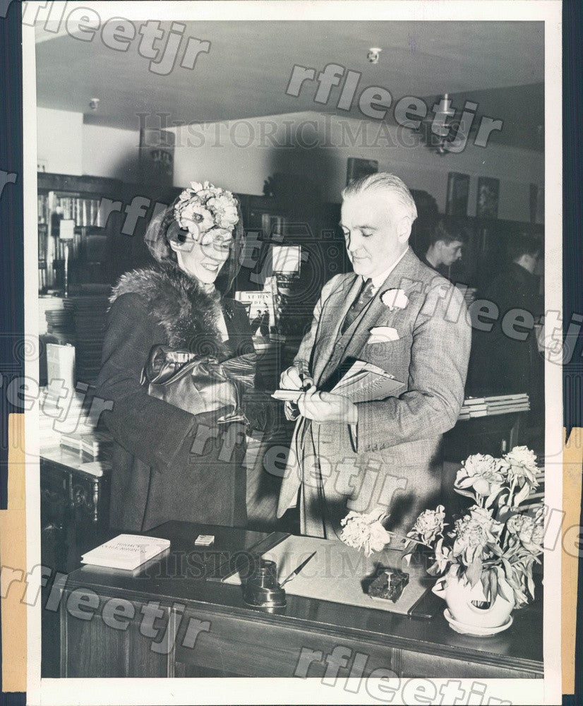 1945 Chicago Sun Publisher Marshall Field &amp; Mrs Myron Hume Press Photo adv547 - Historic Images