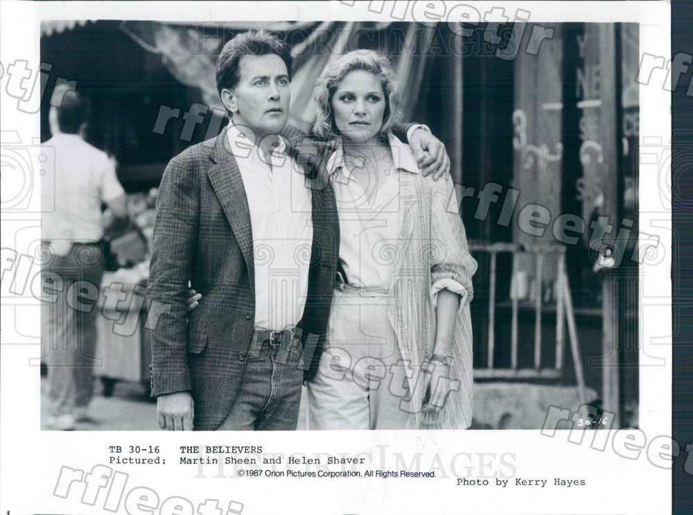 1987 Actors Martin Sheen &amp; Helen Shaver in Film The Believers Press Photo adw149 - Historic Images