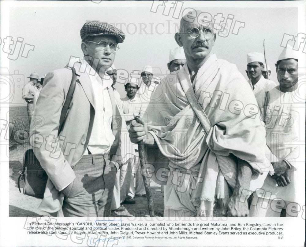 1982 Actors Ben Kingsley &amp; Martin Sheen in Film Gandhi Press Photo adw157 - Historic Images