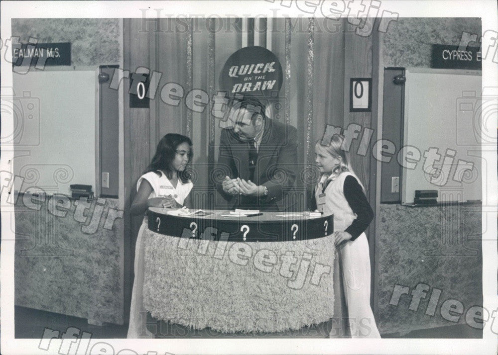 1975 St. Petersburg, FL TV Host Jim Spear &amp; Quick on the Draw Press Photo adw323 - Historic Images