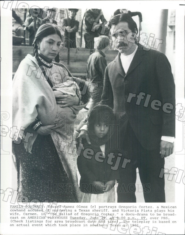 1982 Actors Edward James Olmos &amp; Victoria Plata Press Photo adw417 - Historic Images