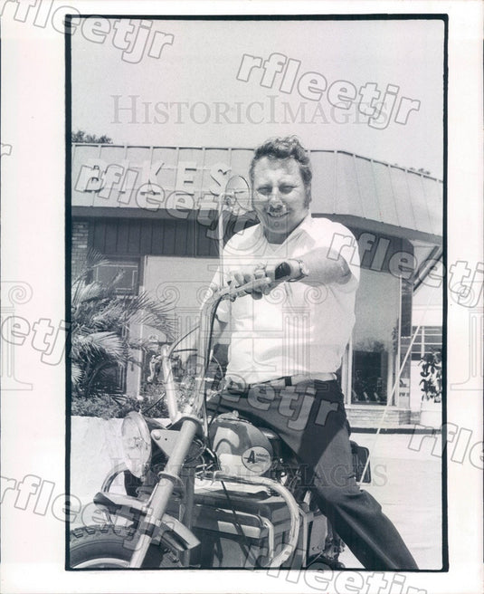 1974 St. Petersburg, FL Dave Schramer, Lawn Mower & Bike Shop Press Photo adw553 - Historic Images