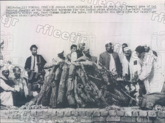 1966 India Prime Minister Lal Bahadur Shastri's Funeral Pyre Press Photo adw713 - Historic Images