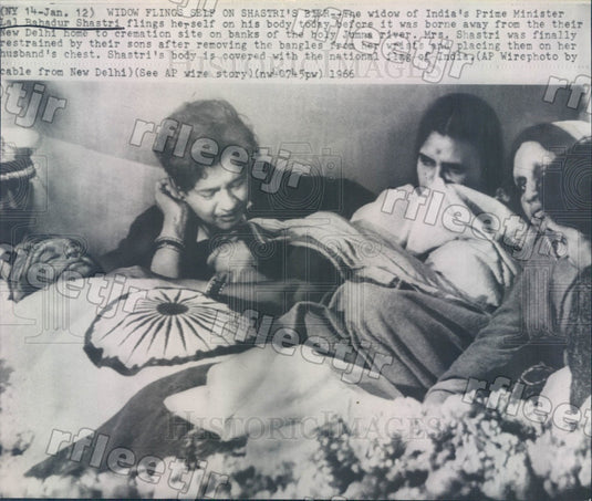 1966 India Prime Minister Lal Bahadur Shastri's Body Press Photo adw721 - Historic Images
