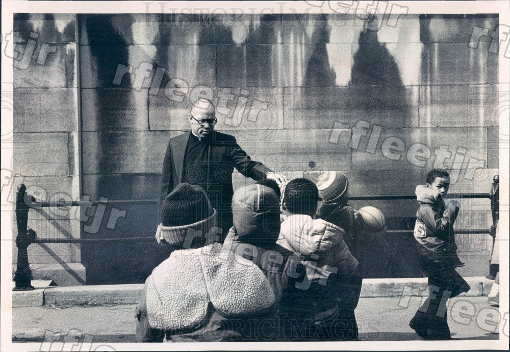 1981 Chicago, IL Rev George Clements of Holy Angels Church Press Photo adw829 - Historic Images