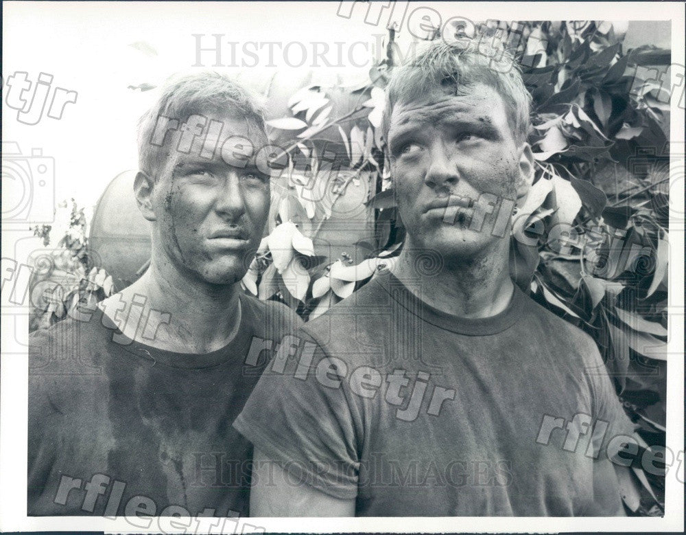 1987 Actors Karl Bruskotter, Eric Bruskotter on Tour of Duty Press Photo adx1019 - Historic Images