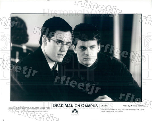 1998 Actors Tom Everett Scott & Mark-Paul Gosselaar Press Photo adx231 - Historic Images