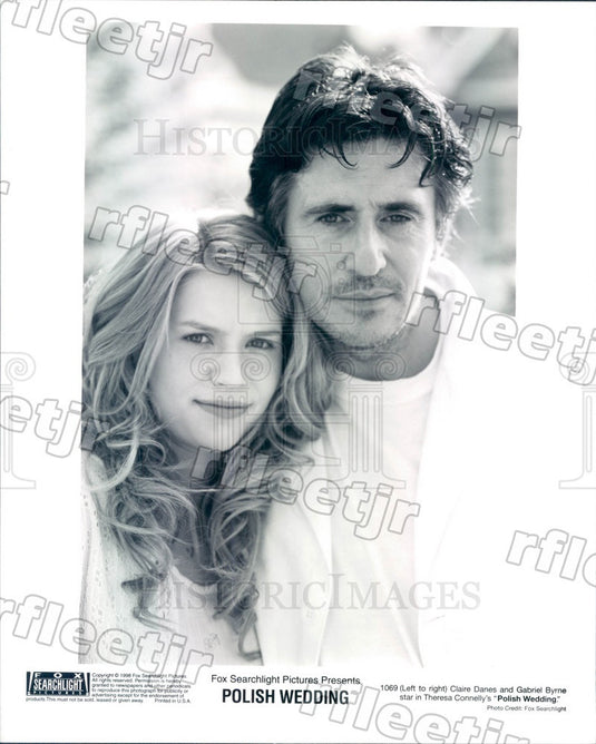 1998 Actors Gabriel Byrne & Claire Danes in Polish Wedding Press Photo adx899 - Historic Images