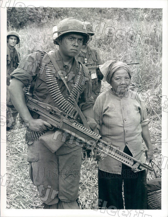 1987 Actor Ramon Franco & Ngoc Thi Le on TV Show Tour of Duty Press Photo adx961 - Historic Images