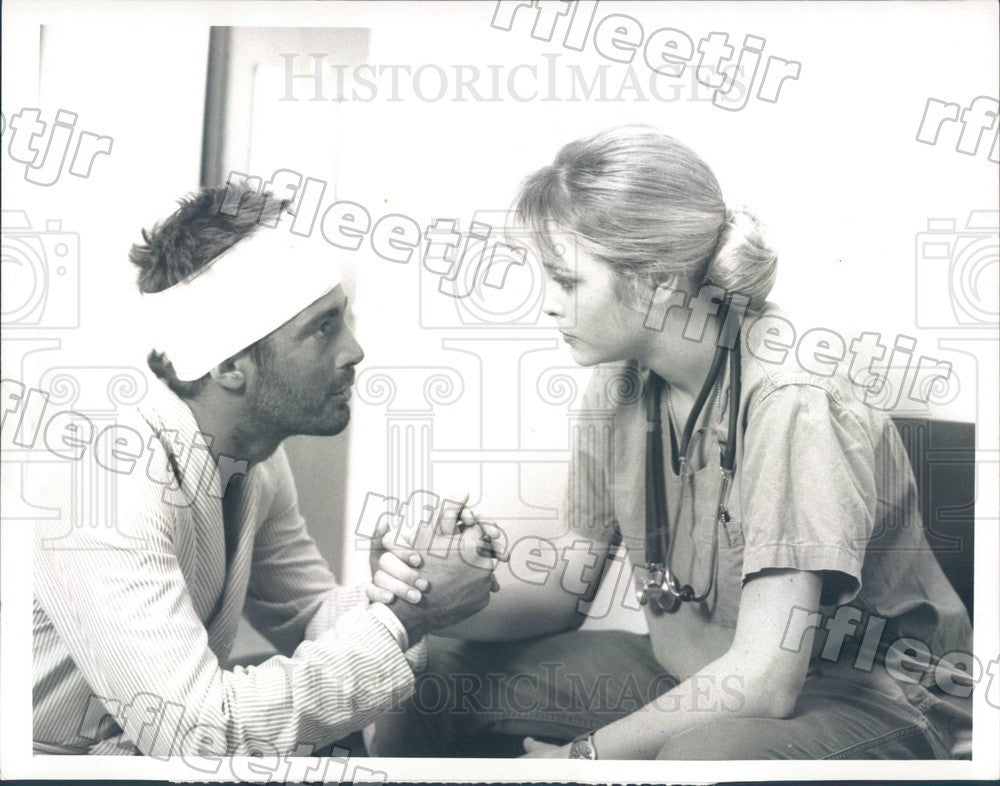 1988 Actors Stephen Caffrey &amp; Pamela Gidley on Tour of Duty Press Photo adx971 - Historic Images