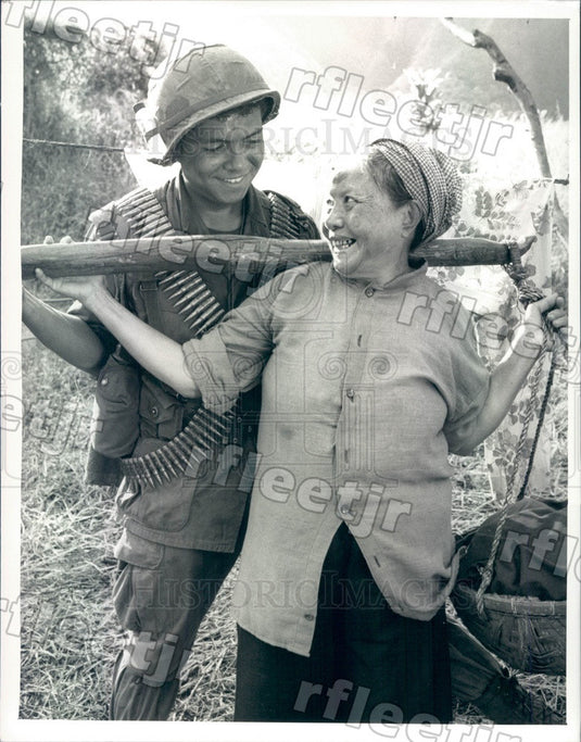 1988 Actors Ramon Franco, Ngoc Thi Le on TV Show Tour of Duty Press Photo adx983 - Historic Images