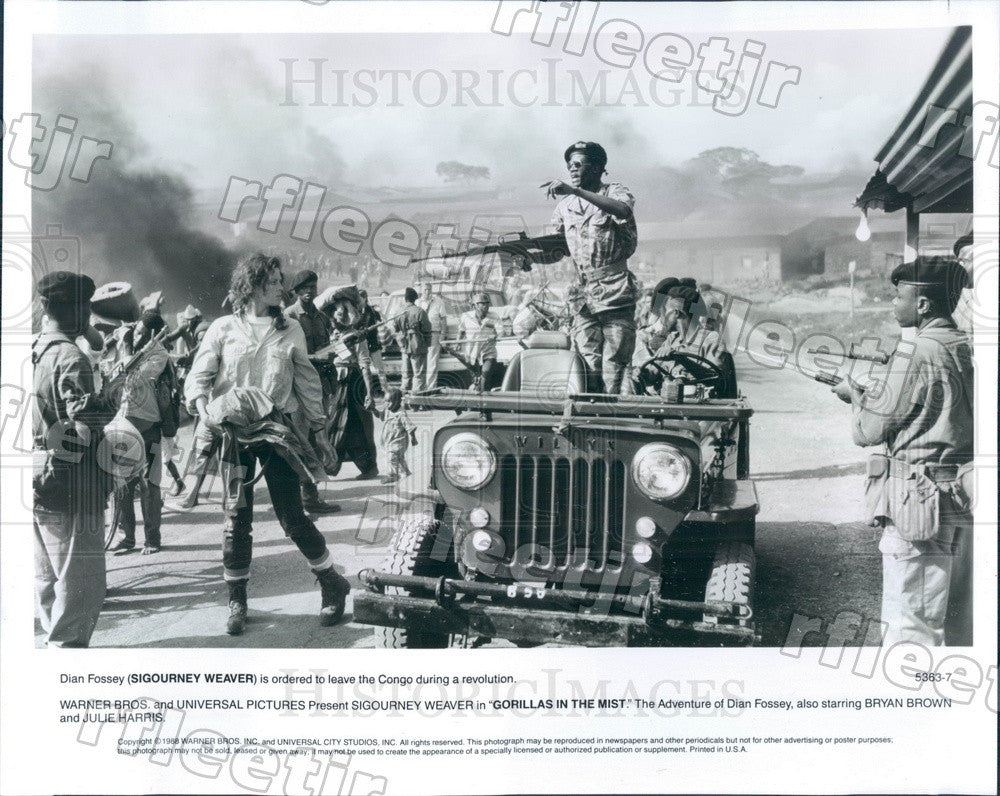 1988 Actress Sigourney Weaver in Film Gorillas In The Mist Press Photo ady1009 - Historic Images