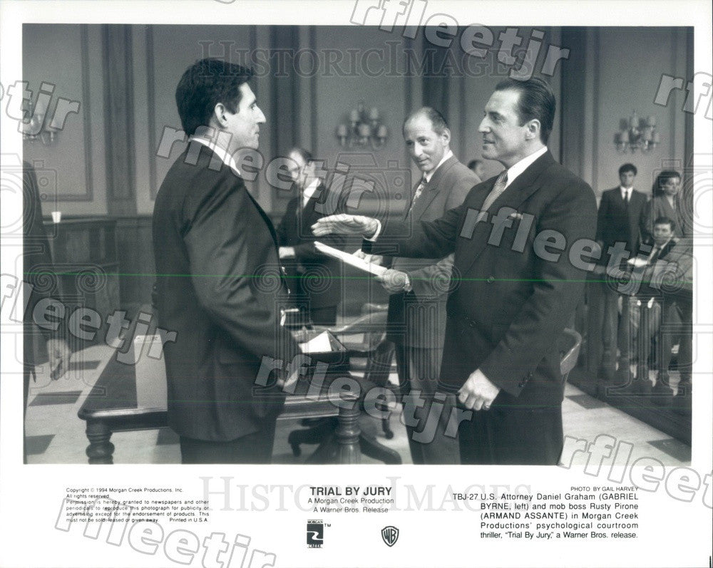 1994 Actors Gabriel Byrne &amp; Emmy Winner Armand Assante Press Photo ady233 - Historic Images