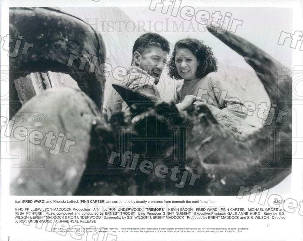 1990 Actors Fred Ward &amp; Finn Carter in Film Tremors Press Photo ady603 - Historic Images