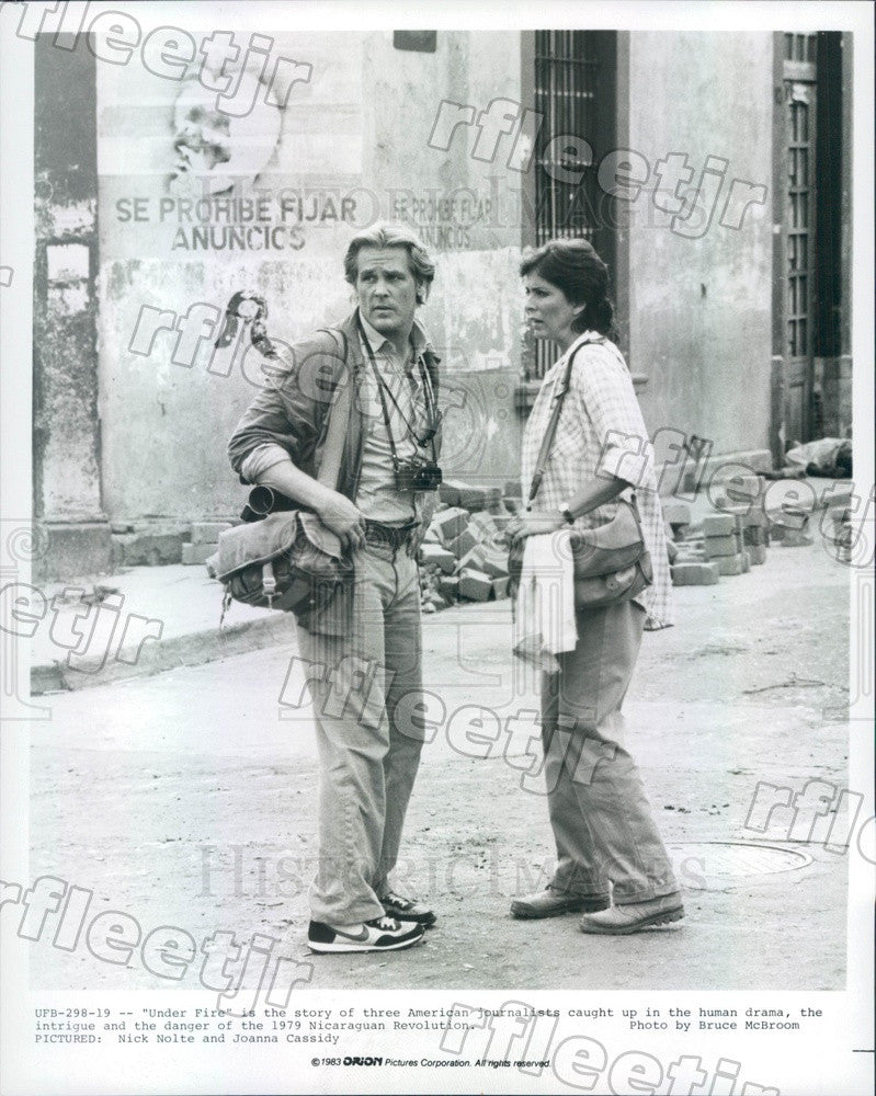 1983 Actors Nick Nolte &amp; Joanna Cassidy in Film Under Fire Press Photo ady767 - Historic Images