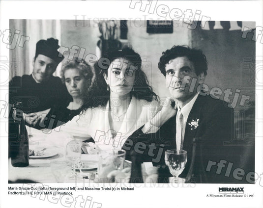 1995 Actors Massimo Troisi & Maria Grazia Cucinotta in Film Press Photo ady79 - Historic Images