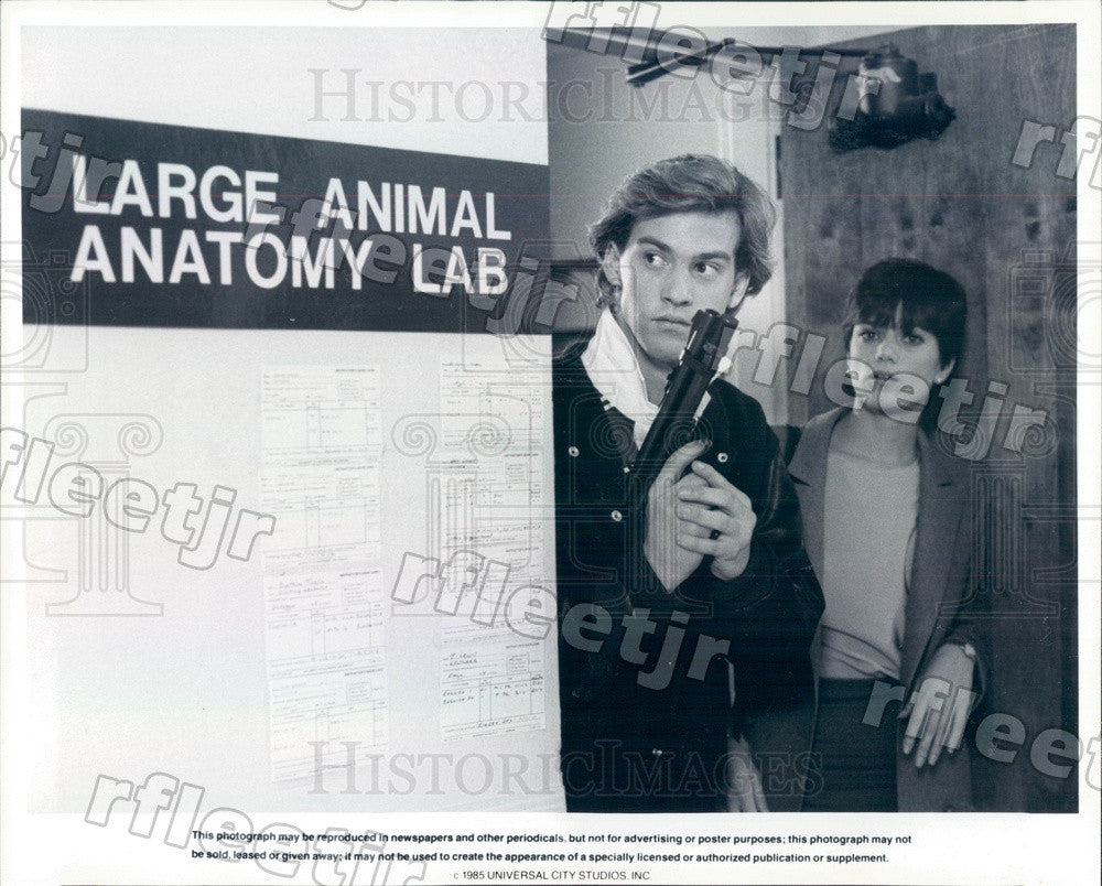 1985 Actors Anthony Edwards &amp; Linda Fiorentino in Film Gotcha Press Photo ady843 - Historic Images