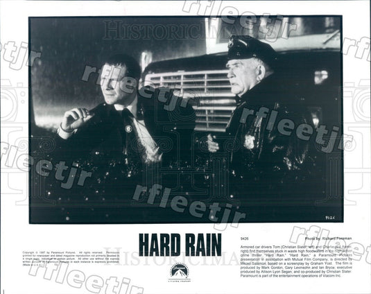 1997 Actors Christian Slater & Emmy Winner Ed Asner in Film Press Photo ady911 - Historic Images