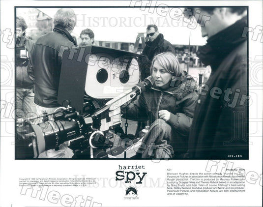 1996 Canadian Director Bronwen Hughes Filming Harriet The Spy Press Photo ady977 - Historic Images