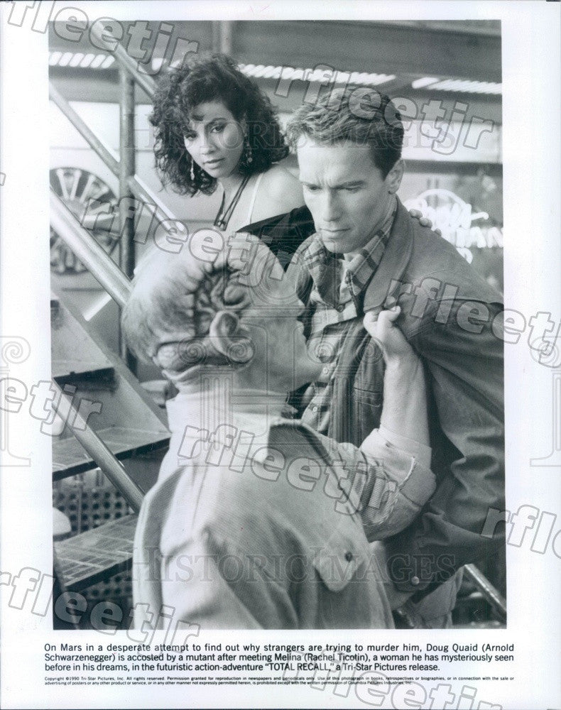 1990 Actors Arnold Schwarzenegger &amp; Rachel Ticotin in Film Press Photo adz25 - Historic Images