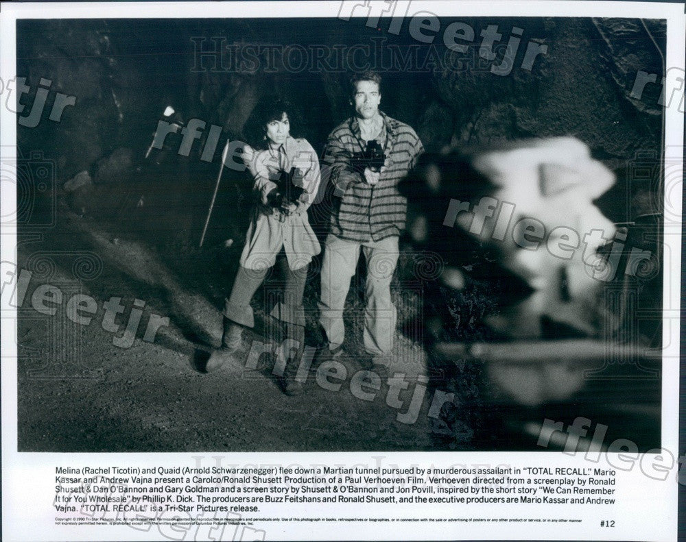 1990 Actors Arnold Schwarzenegger &amp; Rachel Ticotin in Film Press Photo adz27 - Historic Images