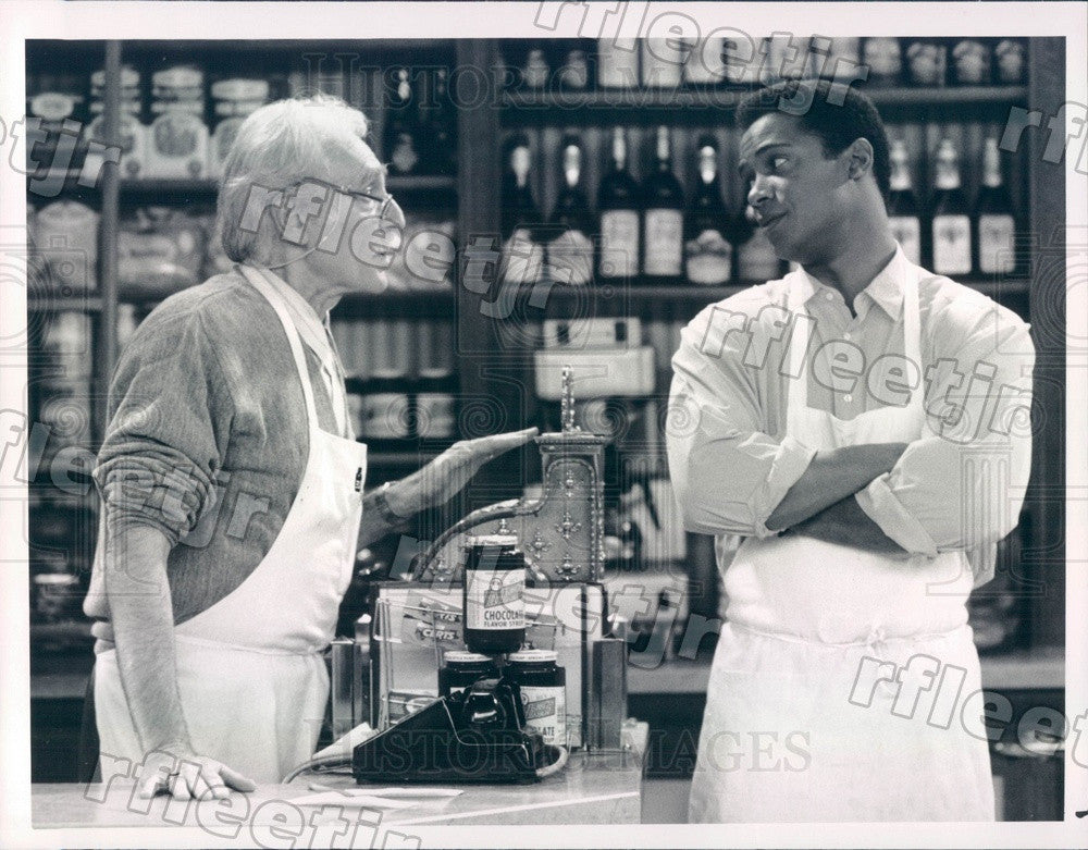 1990 Actors Harold Gould &amp; Bobby Hosea on Singer &amp; Sons Press Photo adz479 - Historic Images