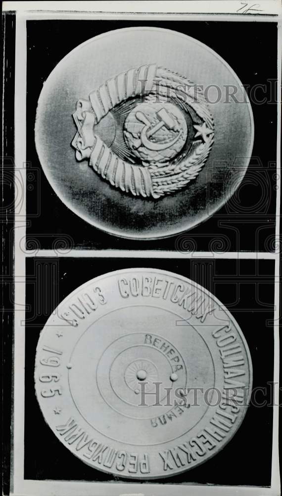 1986 Press Photo Medal with Soviet symbol taken aboard Russian satellite Venus 3- Historic Images