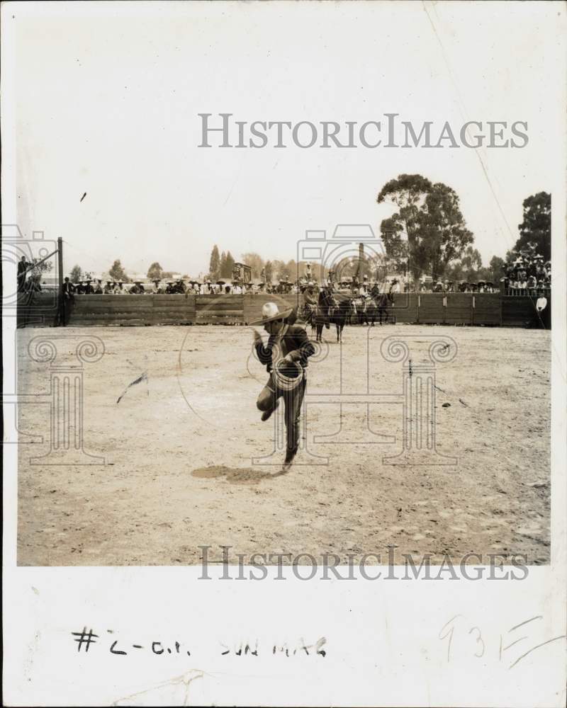 1940 Press Photo A charro performs for spectators during Wild West Days- Historic Images