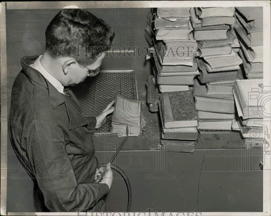 1937 Press Photo Worker restores books and documents bound for National Archives- Historic Images